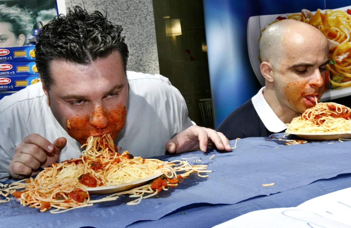 Foto on tehtud Iisraelis toimunud pastasöömisvõistlusel ning pole antud looga seotud