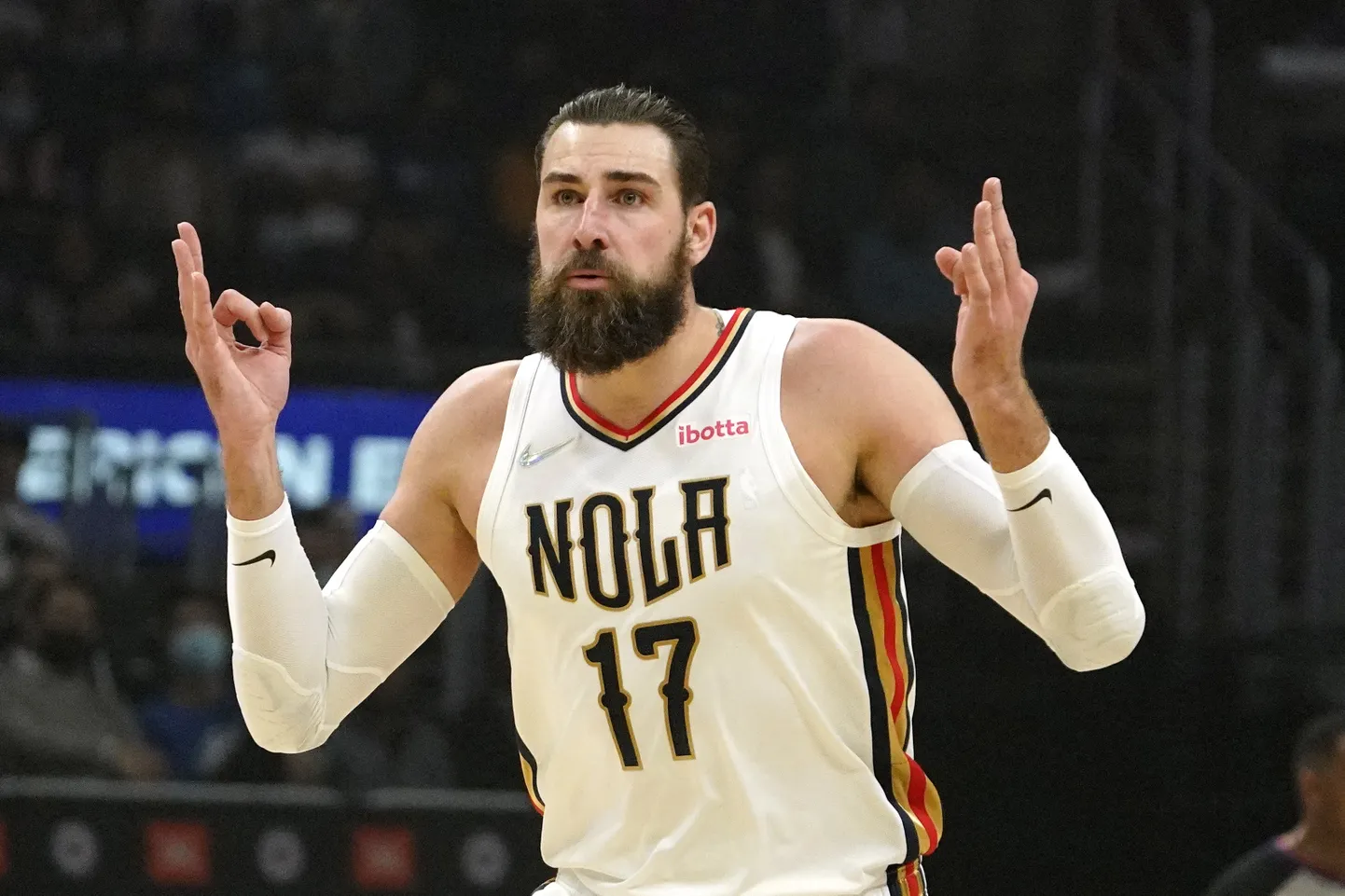 Jonas Valanciunas on tänavuse hooaja alguses olnud kolmesejoone taga väga kuum.