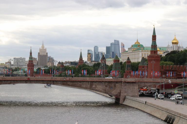 Вид на Кремль и Москва-сити.