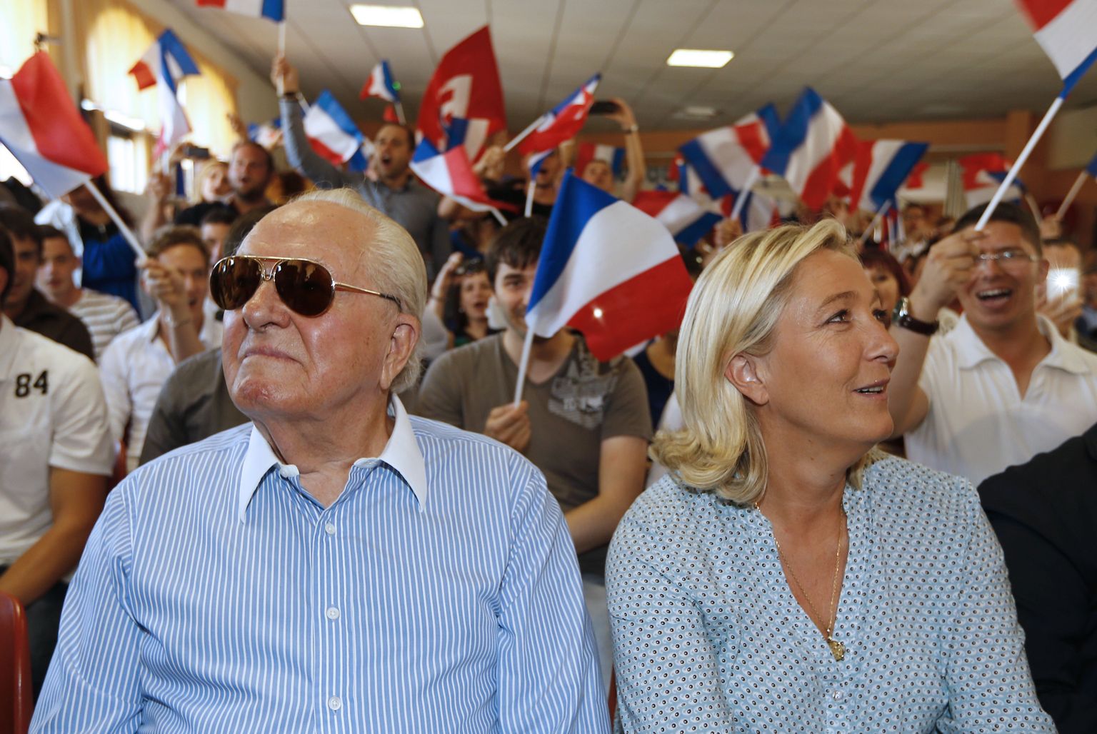 Marine Le Pen ja tema isa Jean-Marie Le Pen Rahvusrinde noortekongressil.