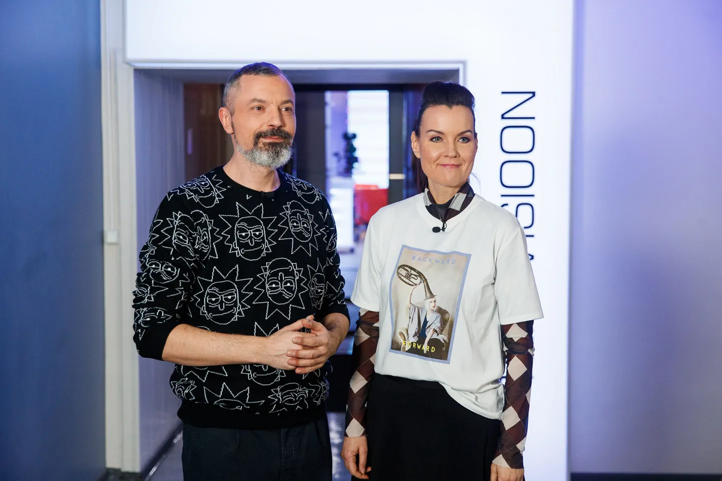 Terevisiooni juhivad Owe Petersell ja Katrin Viirpalu.