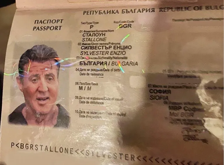 В Болгарии имеется проблема и с подделкой документов. Такой паспорт с именем Сталлоне преступная группировка использовала для рекламы своих услуг. 