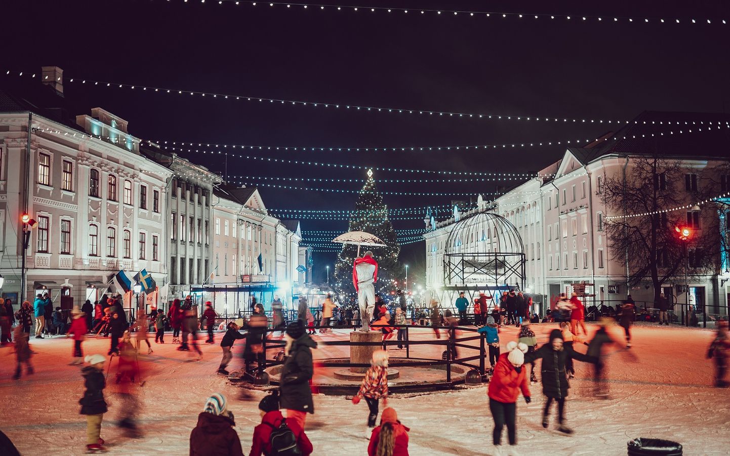 Каток на Ратушной площади в Тарту.