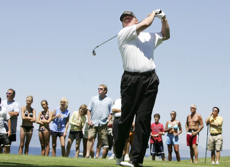Donald Trump mängimas golfi