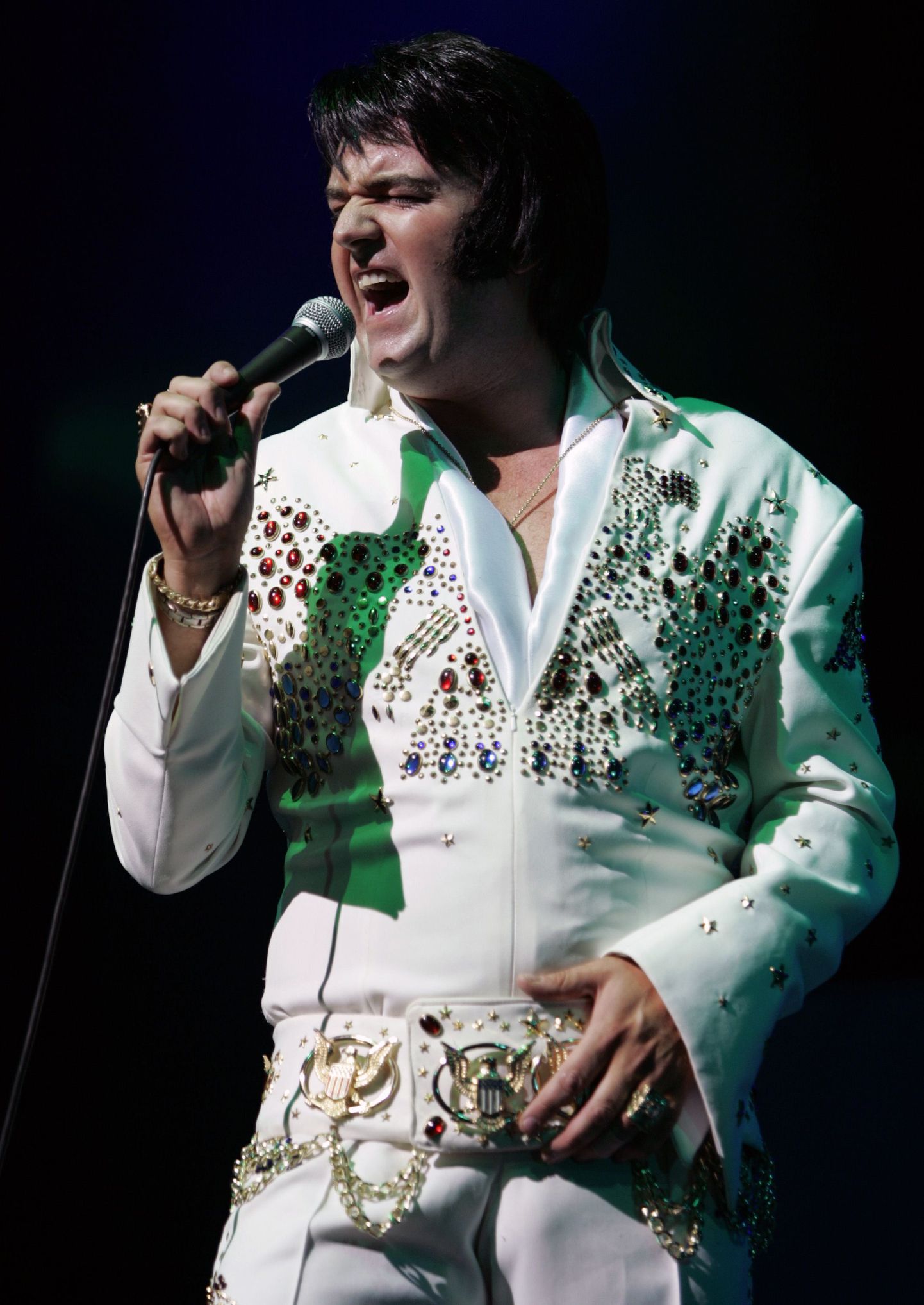 Elvis Presley teisik laulab Elvise 30. surmaastapäeval 12. augustil 2007 Londonis Palladiumi teatris