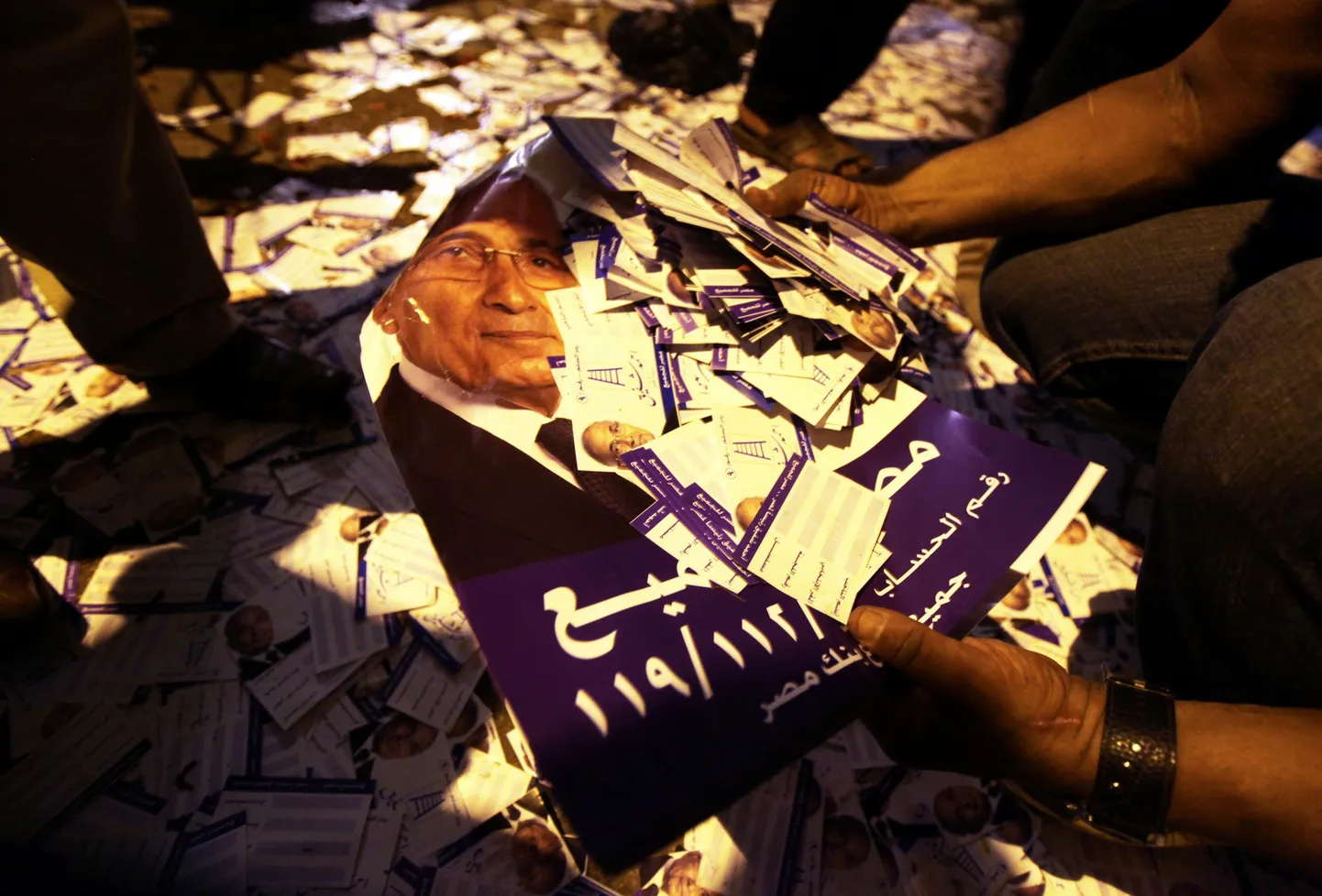 Ahmed Shafiqi reklaamivad flaierid.