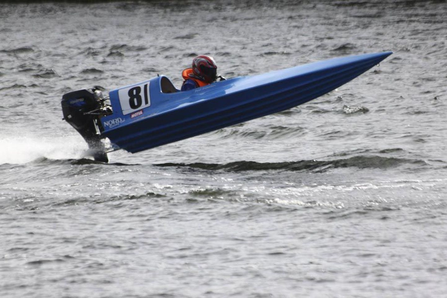 Viljandlane Paul Zujenkov tegi Inglismaal Nottinghamis peetud noorte veemotosportlaste maailmameistrivõistlustel puhta töö, võites kõik neli sõitu.