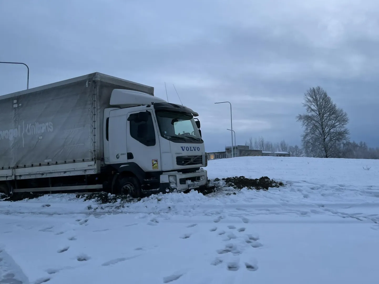 Välismaise reka sõit katkes Sauga ringteel.