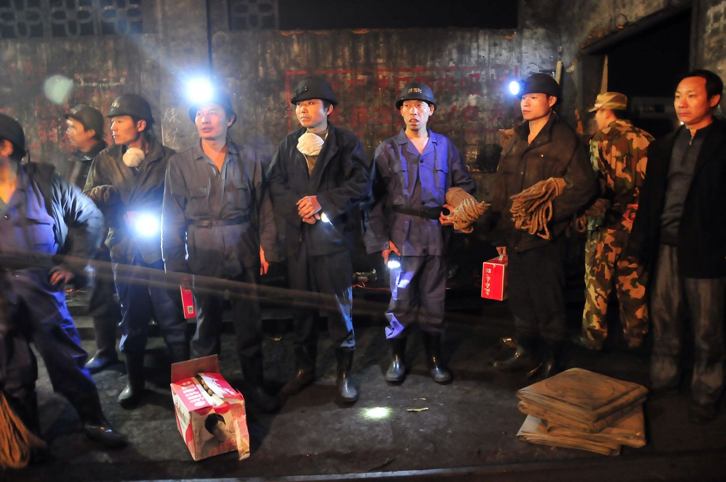 Päästjad Xialiuchongi söekaevanduses, kus õnnetus juhtus.