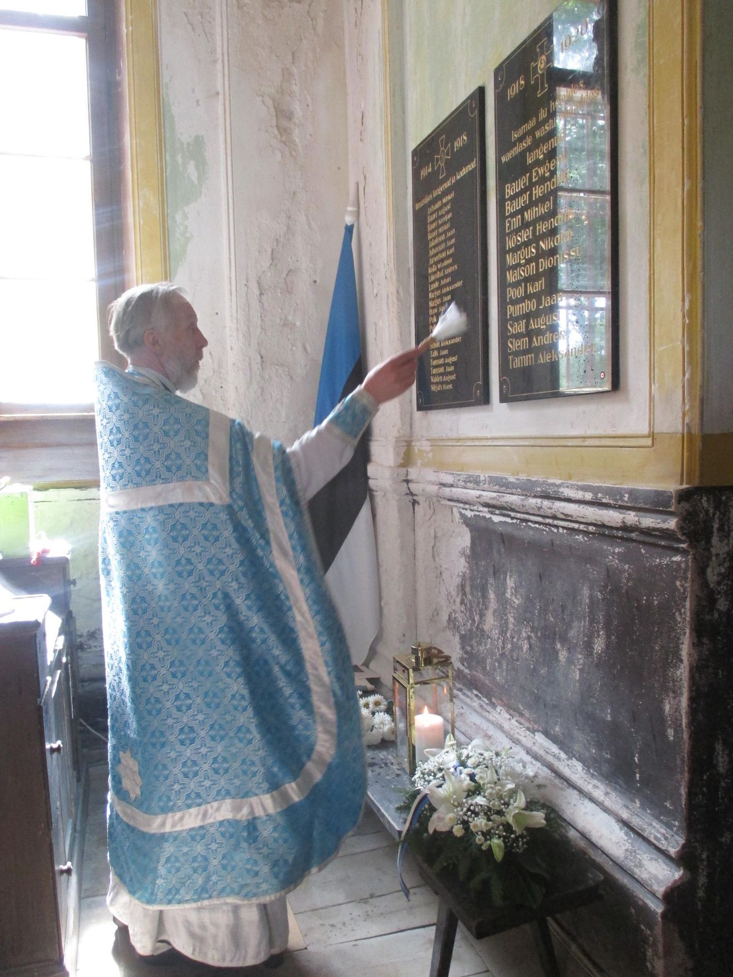 Mälestusplaadid õnnistas sisse ülempreester Ardalion Keskküla.