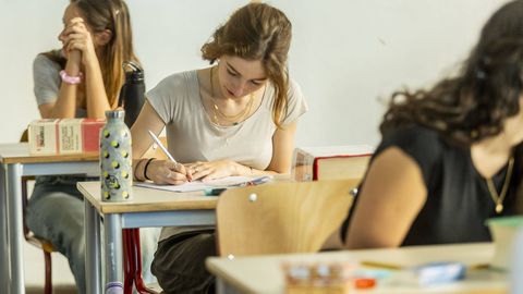 Латвия планирует перейти на аттестаты в электронном формате