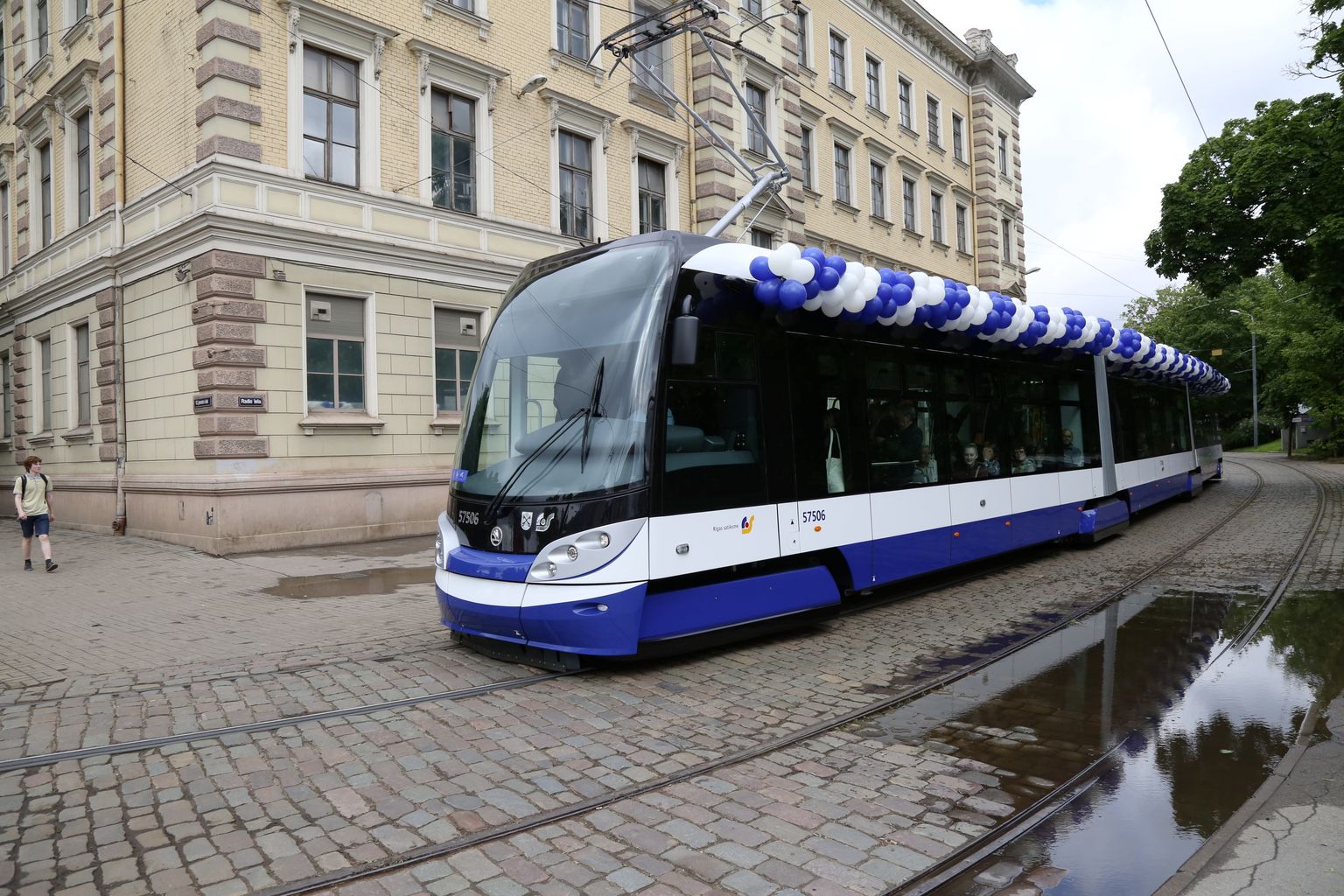 Низкопольный трамвай в Риге, иллюстративное фото.