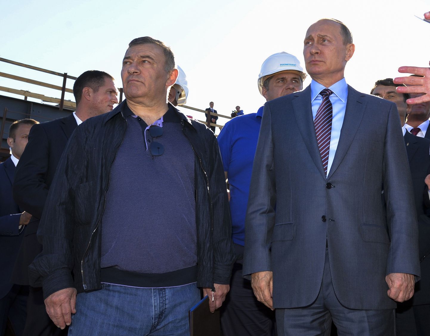 (No kreisās) Arkādijs Rotenbergs un Vladimirs Putins.