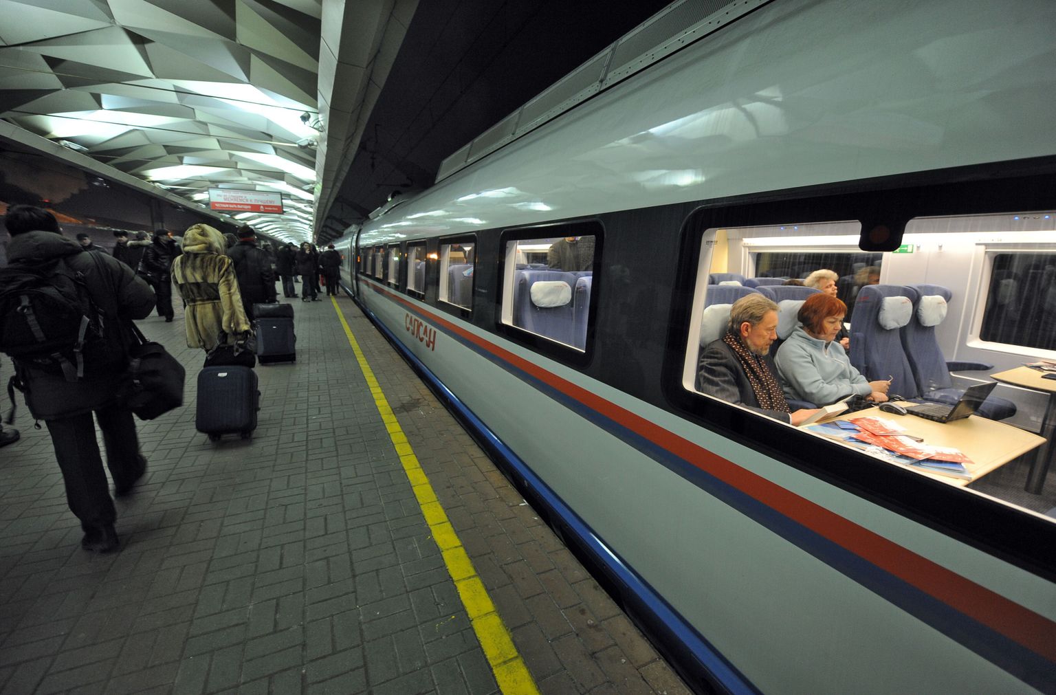 Kiirrong Sapsan Moskvas Leningradi raudteejaamas.