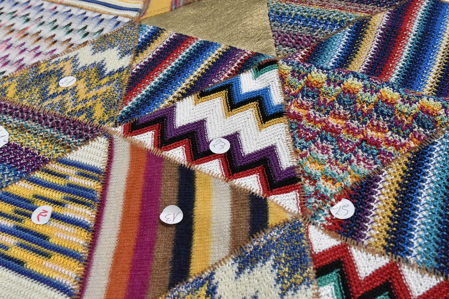 Keeruline lapitehnika on üks Missoni erioskustest, millega hoitakse pidevalt kätt soojas.