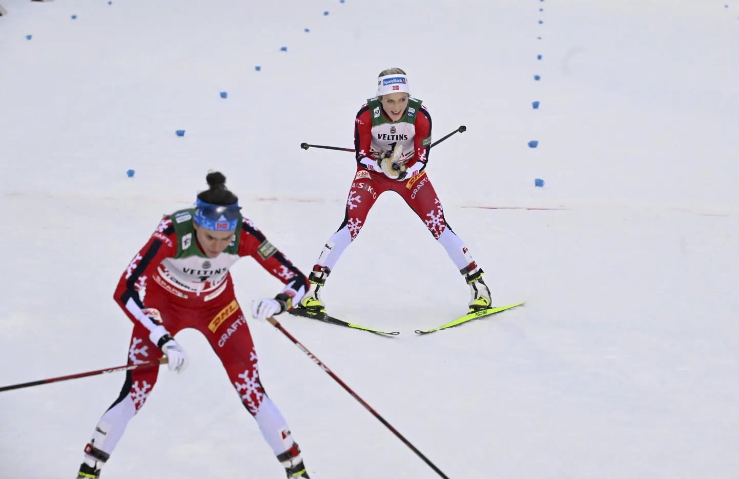 Therese Johaug (paremal).
