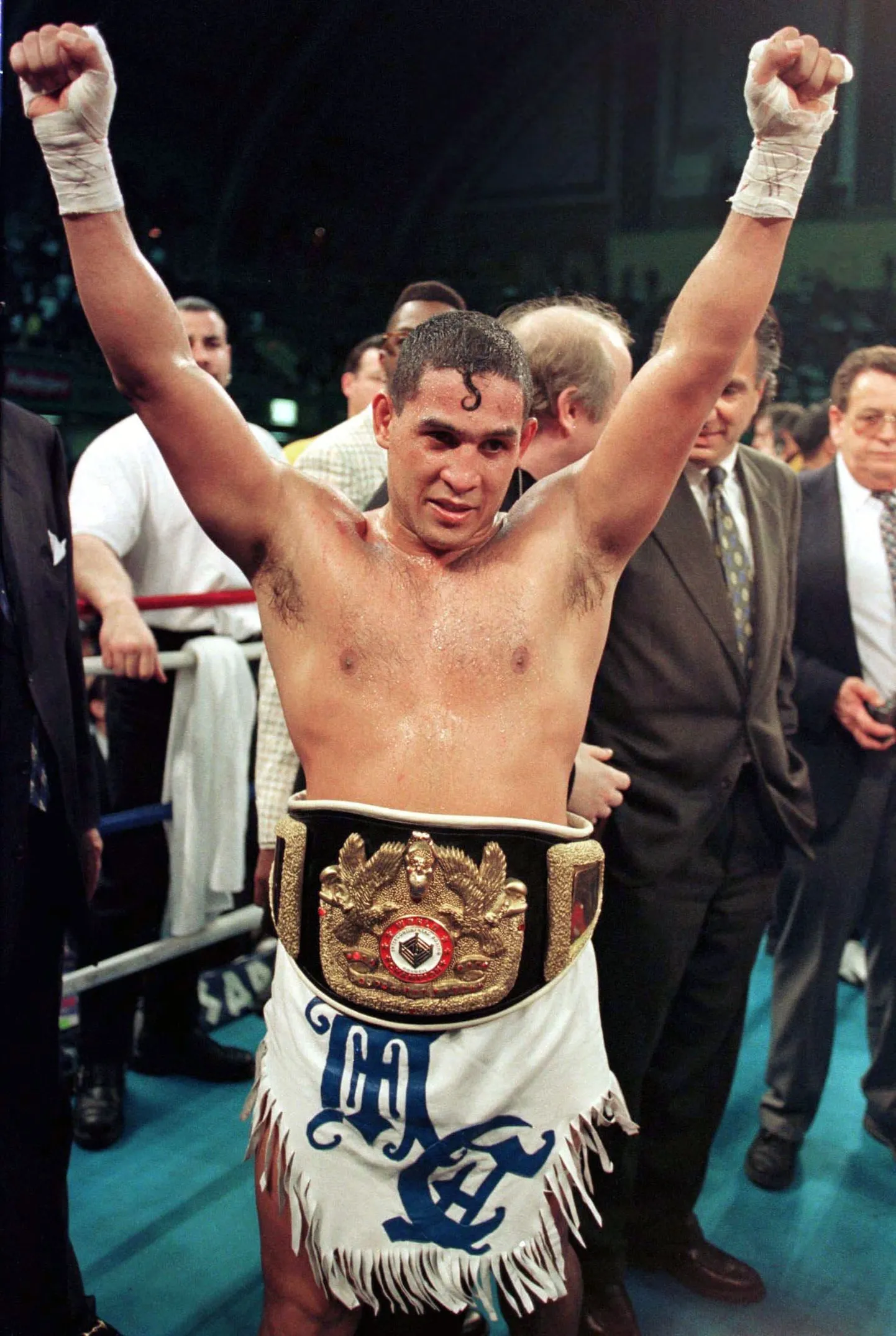 Эктор Камачо в 1997 году после победы с поясом чемпиона мира.
