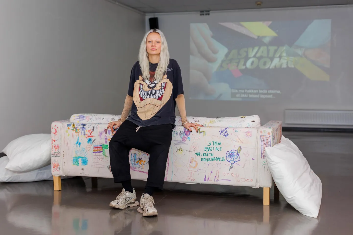 Marta Vaariku näitus “Hoia mind kaisus” on rännanud mööda Eestit. Pilt tehtud Vana-Võromaa kultuurikoja galeriis.