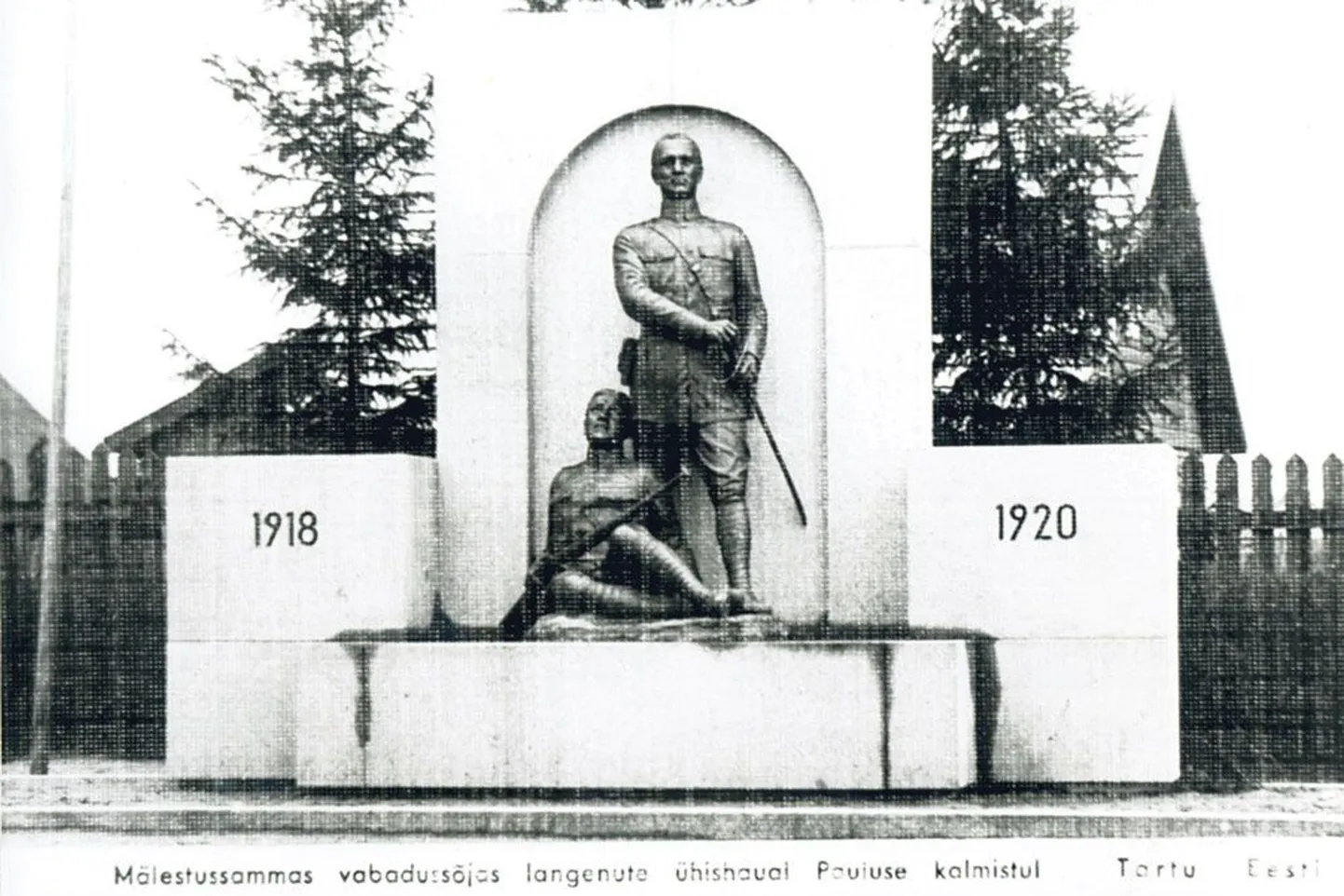 11. novembril 1934 avati Pauluse kalmistul vabadusvõitlejate mälestusmärk.