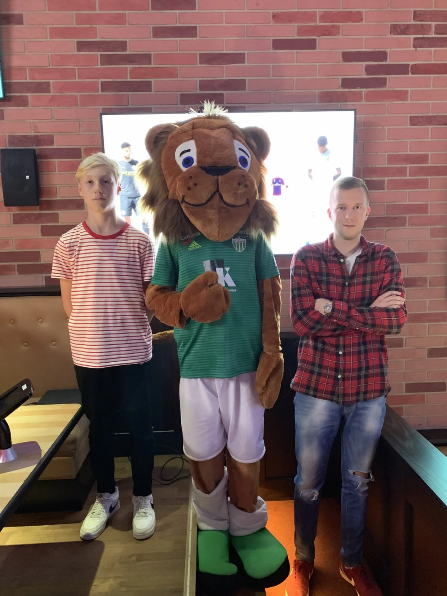 FCI Levadia korraldatud e-turniiri võitis nooruke Kristjan Baumann (vasakul)