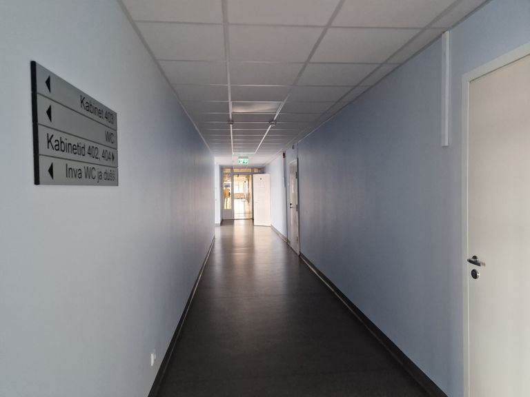 Пустые коридоры в середине рабочего дня – привычный пейзаж Центра здоровья.