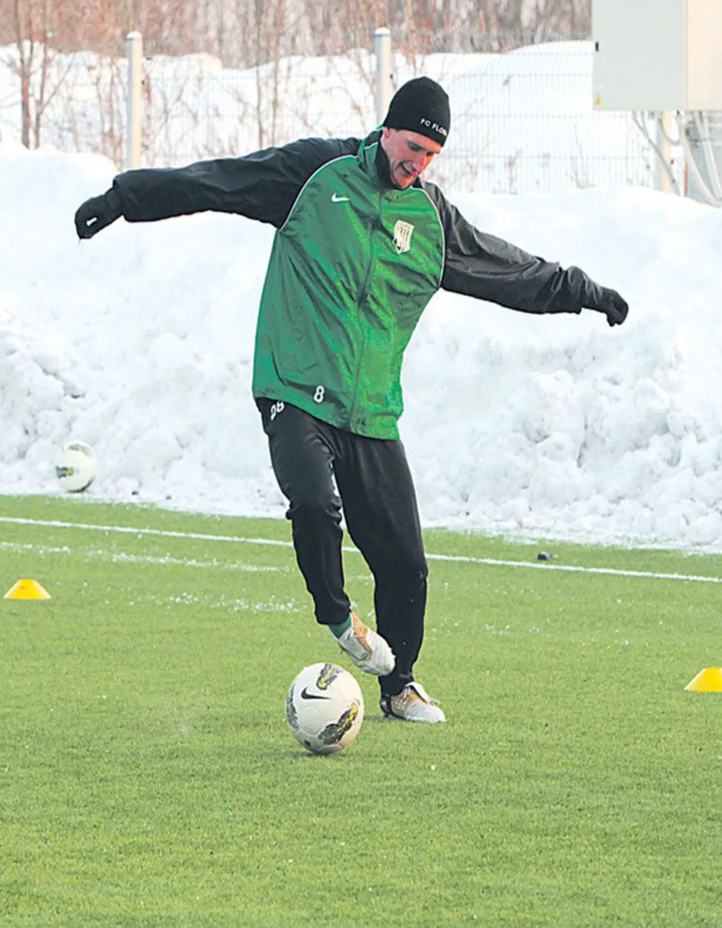 После длительного перерыва из-за травм центральный защитник сборной Эстонии Райо Пийроя вышел на футбольное поле в Лиллекюла на тренировку с FC Flora.