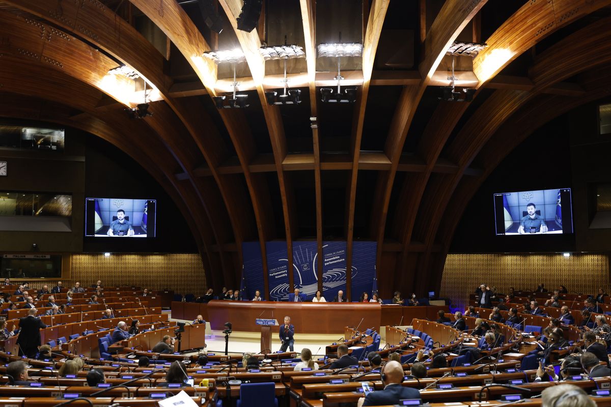Видеовыступление президента Украины Владимира Зеленского в Совете Европы. Страсбург, октябрь 2022.
