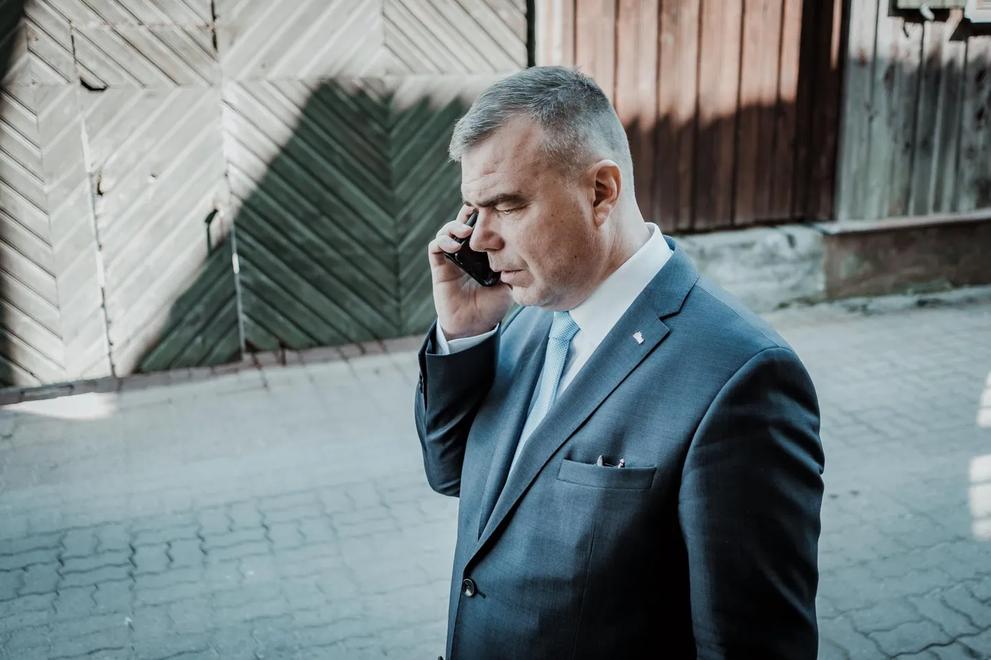 Ago Kalmer on vahi all, et ta ei saaks toime panna järgmist kuritegu ega takistada tõendite kogumist.