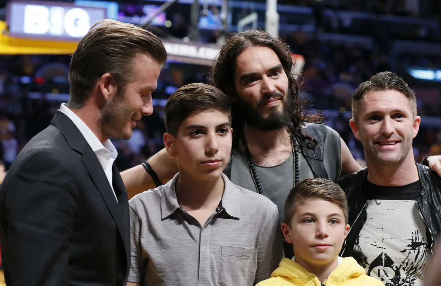 David Beckham, näitleja Russell Brand ja «tundmatud fännid».