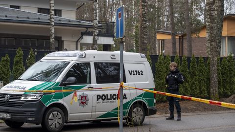 Lietuvā jaunietis sadur nigēriešu futbolistu. Policija izvirza apsūdzības par rasu naida motivētu slepkavības mēģinājumu