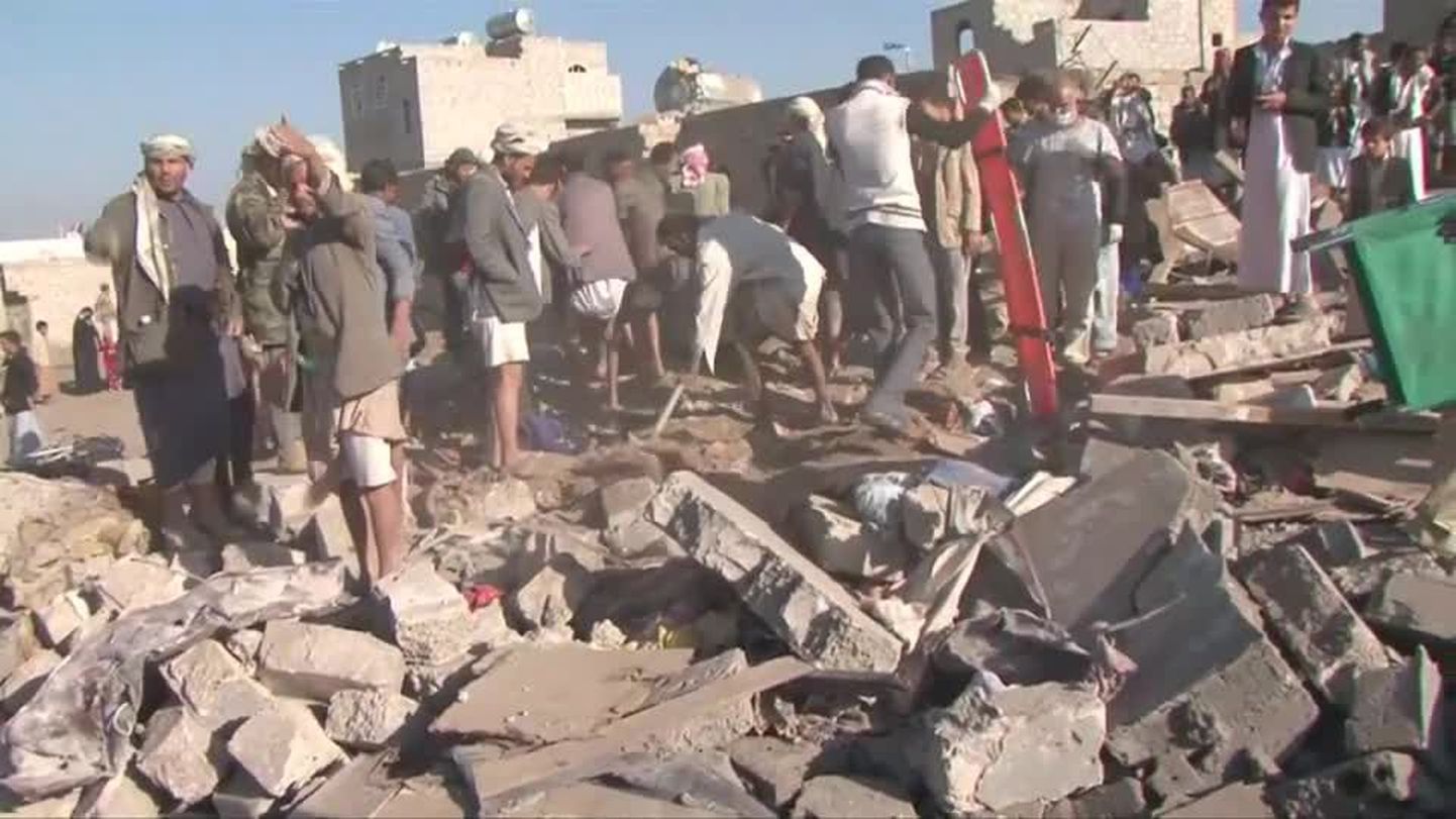 Последствия бомбардировки в Йемене.
