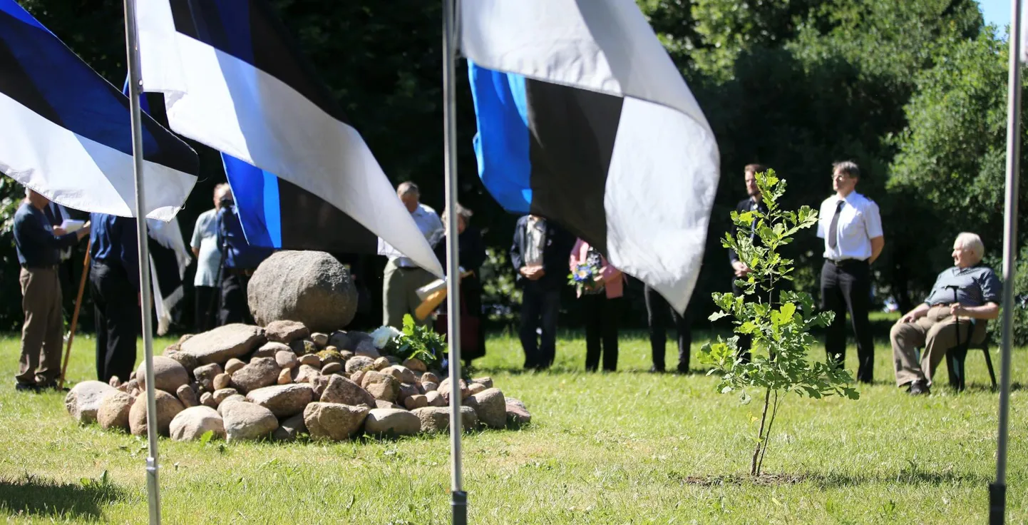 Juuniküüditamise aastapäeva tähistamine Pisarate pargis möödunud aastal.
