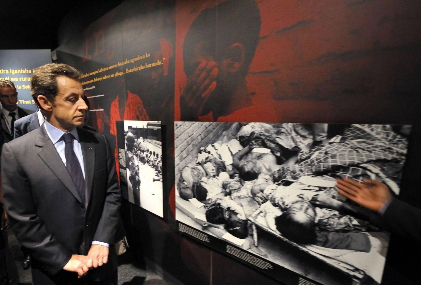 Prantsusmaa president Nicolas Sarkozy külastas Rwanda genotsiidi memoriaali.