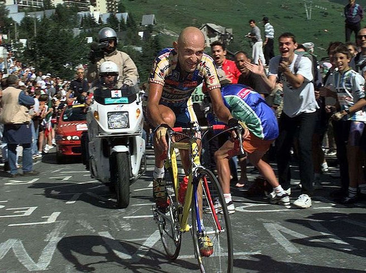 1998. aastal võidutses Tour de France'il Marco Pantani, keda süüdistati pidevalt samuti dopingu tarvitamises. 2004. aastal suri mees kokaiini üledoosi tõttu.