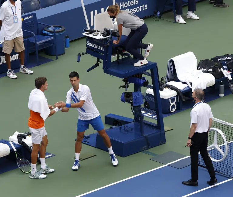 Novak Djokovic õnnitles Pablo Carreno Bustat järgmisesse ringi jõudmise puhul.