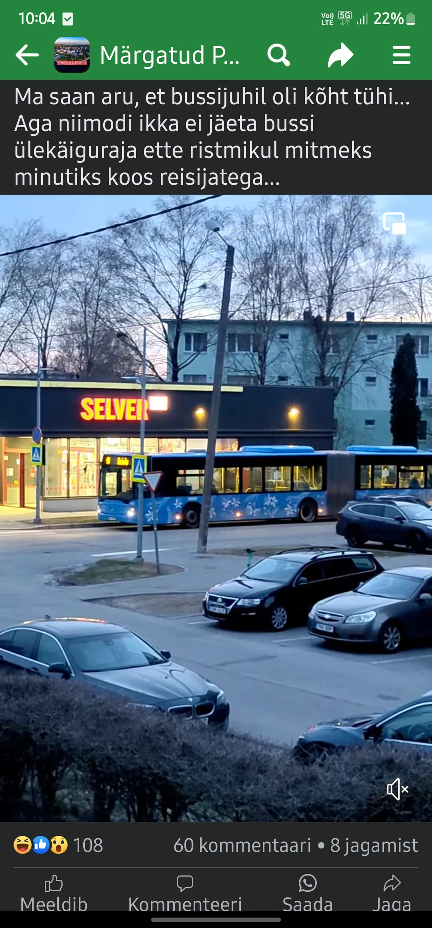 Водитель пярнуского автобуса выскочил в магазин посреди маршрута.