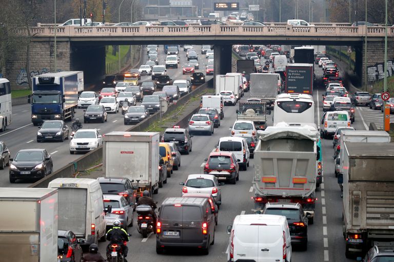 Liiklusummikud reedel Pariisi ringteel olukorras, kus riigis kestab teist päeva transporditöötajate streik.