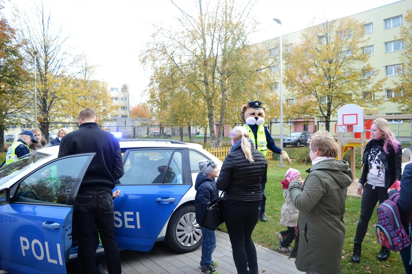 Pöialpoisi lasteaiapere tähistas perepäeva.
