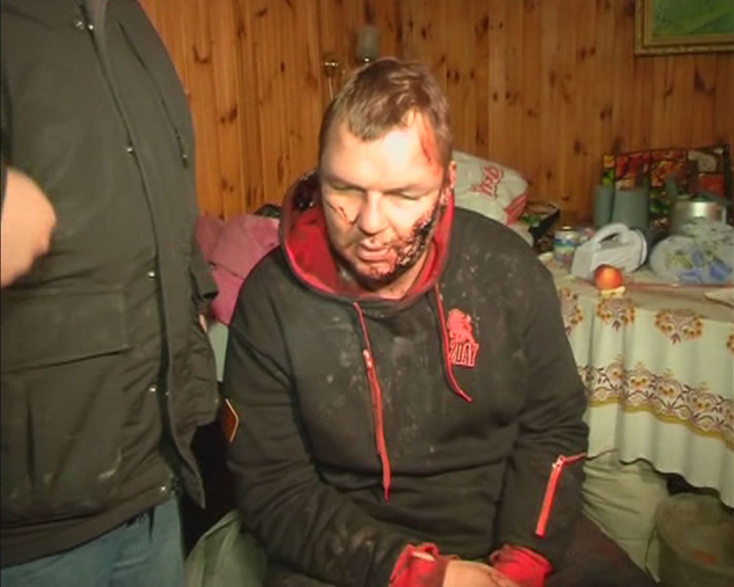 Tundmatute vene aktsendiga kõnelnud meeste käes kaheksa päeva röövitud olnud aktivist Dmitro Bulatov.