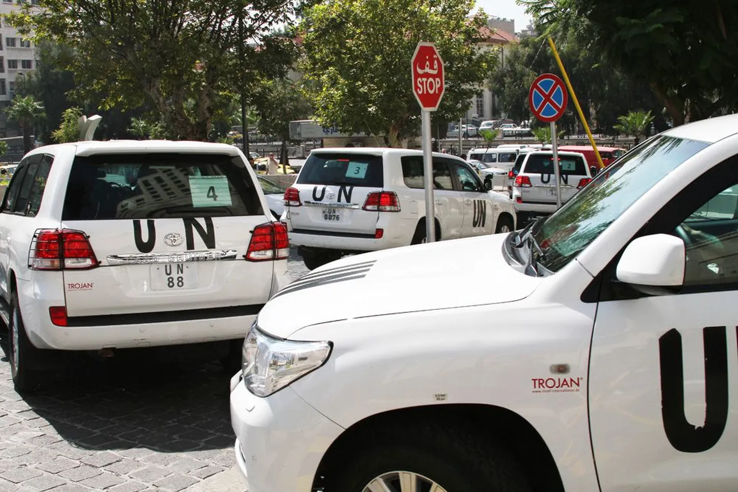 ÜRO ekspertide autokonvoi eile hommikul enne rünnakut Damaskuse hotellist lahkumas.