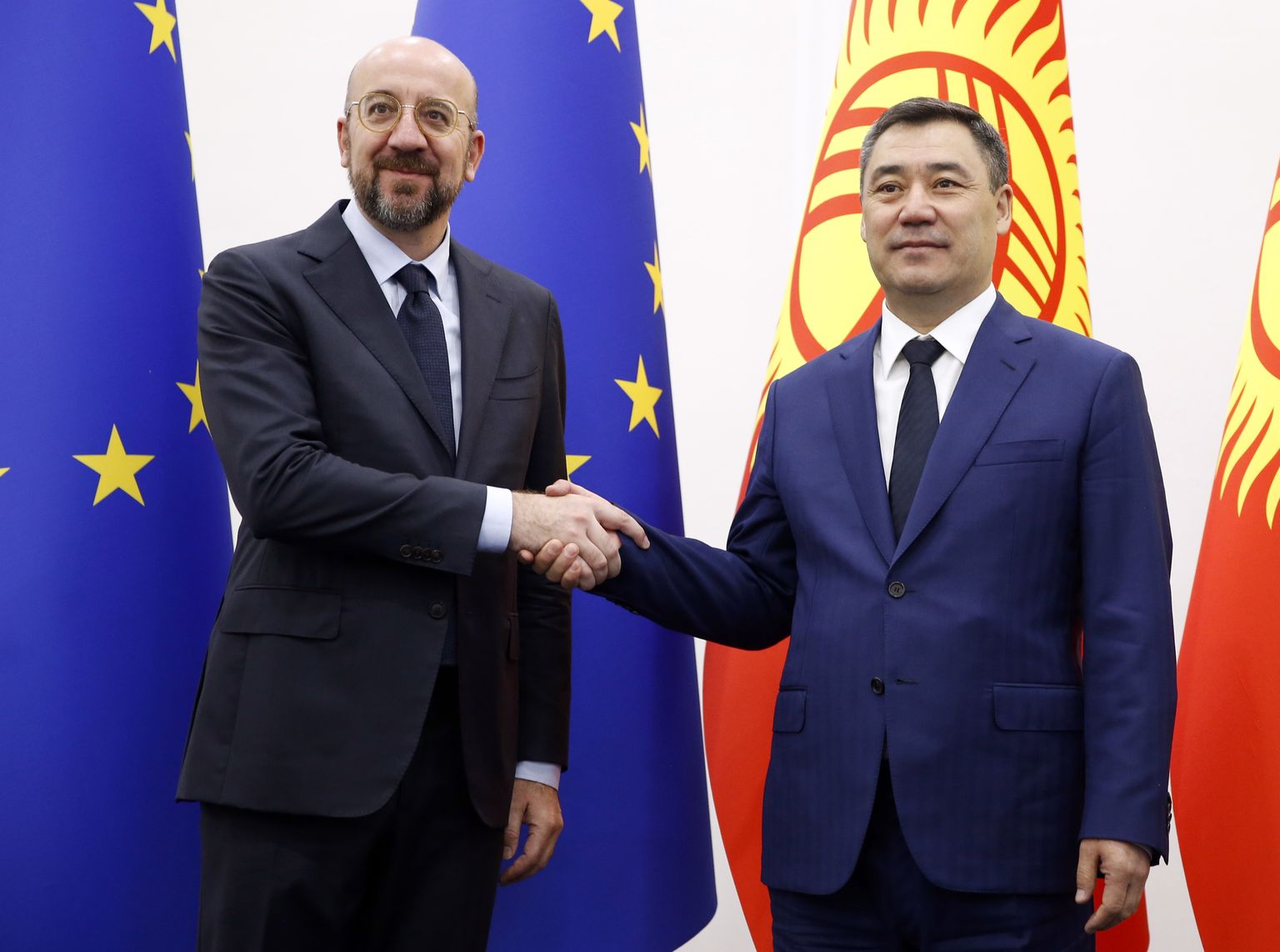 Президент Евросовета Шарль Мишель и президент Кыргызстана Садыр Жапаров