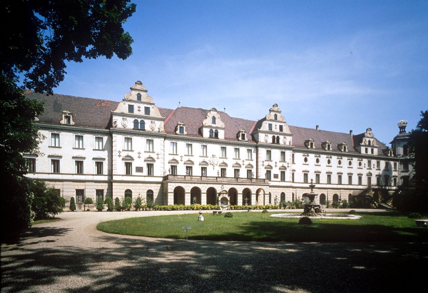 St. Emmerami loss Saksamaal, mida peetakse sealseks suurimas tänaseni elukohana kasutatavaks lossiks.