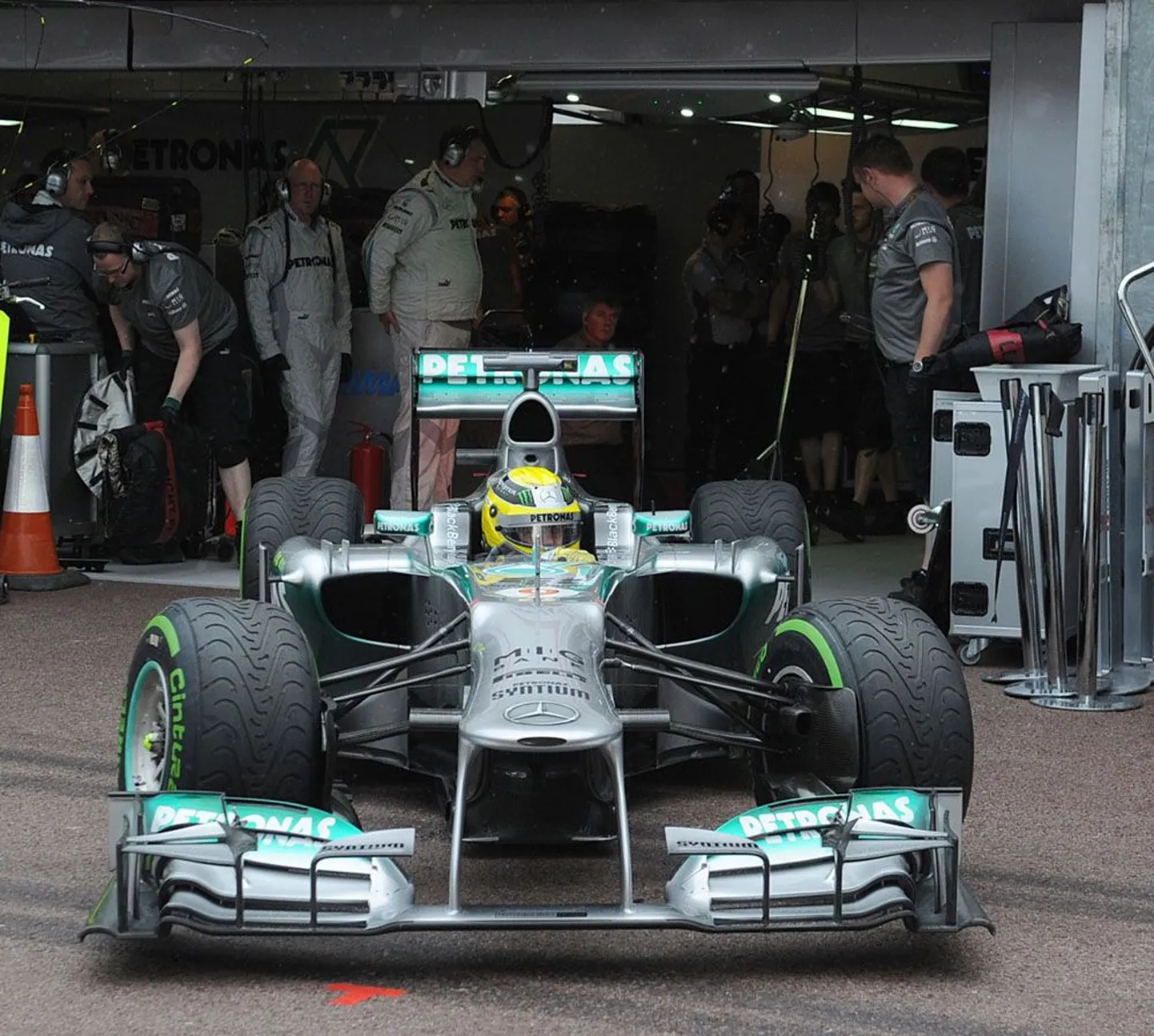 Nico Rosberg tahab hakata võistlema numbrit 6 kandva autoga.