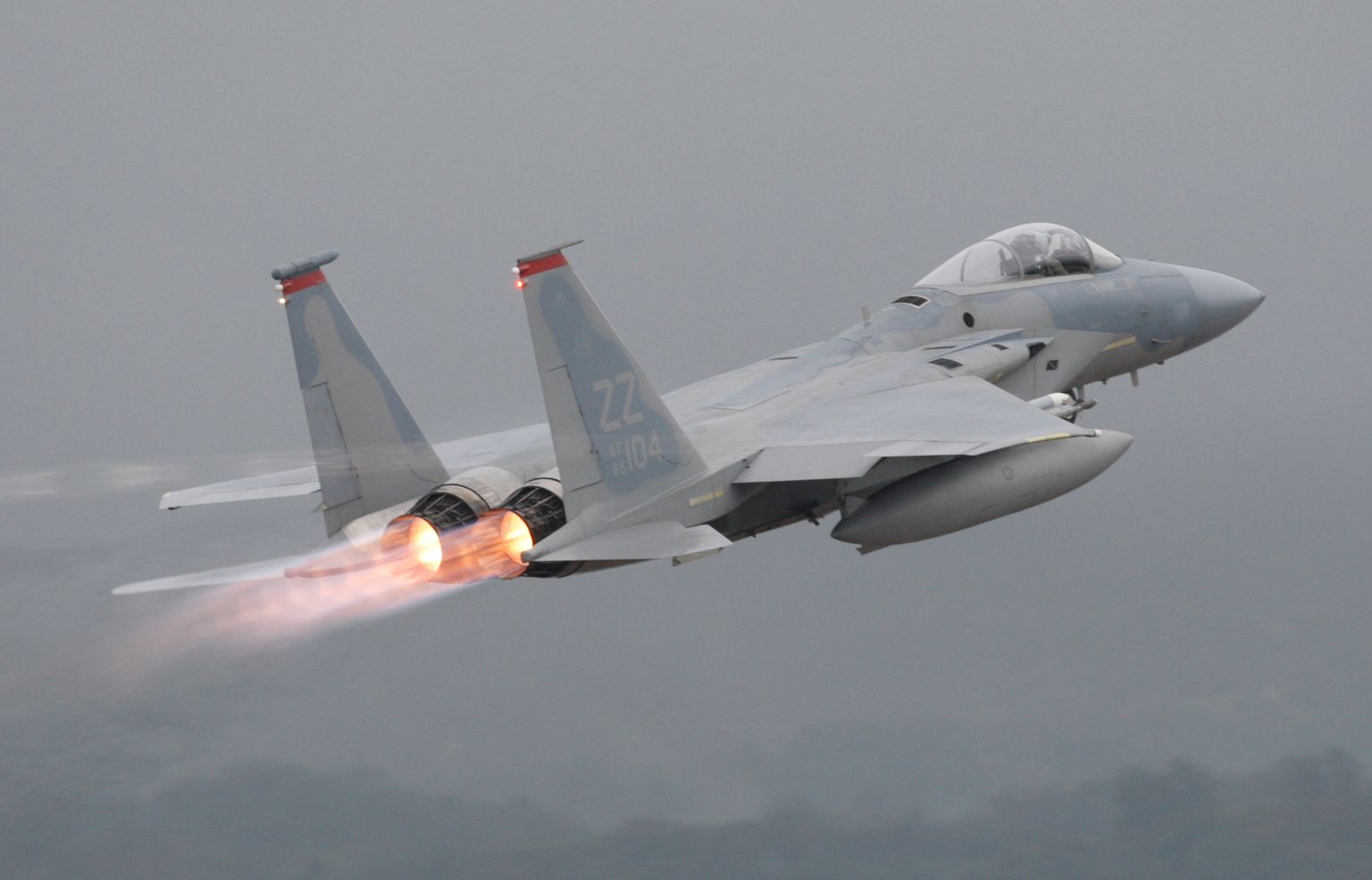 USA hävitaja õhkutõusul Jaapani Okinawa saarestikus asuvast Kadena õhuväebaasist.