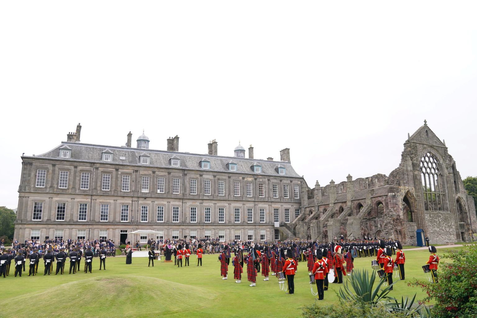 Holyroodi palee on Suurbritannia monarhi ametlik residents Šotimaal.