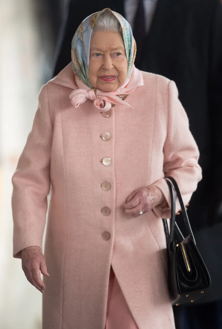 Briti kuninganna Elizabeth II suundumas Sandringhami lossi pühi veetma.