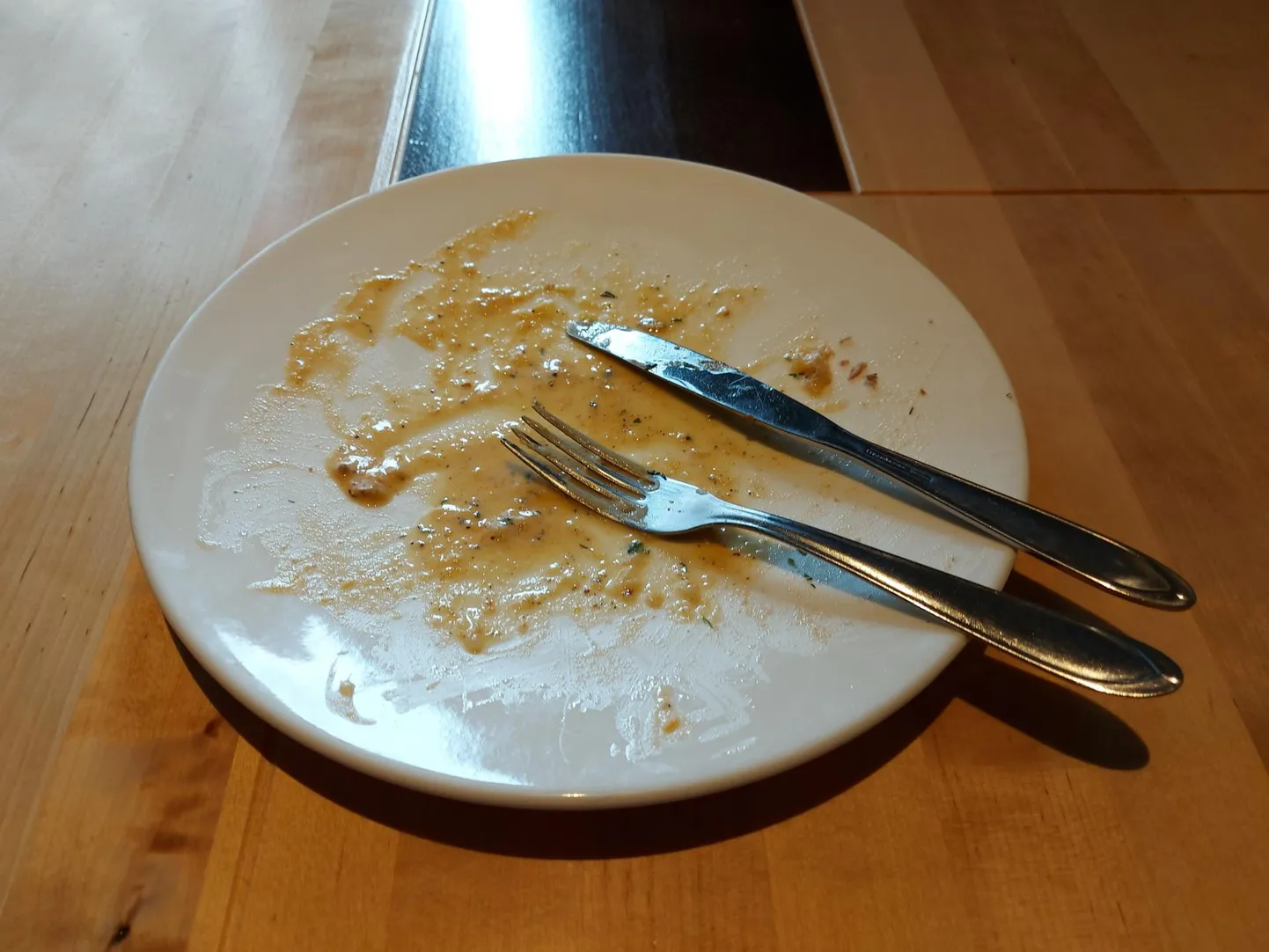 Teadlaste mõõtmistulemuste põhjal jätab iga keskmine eestlane taldriku põhjale sousti umbes 6,5 grammi.