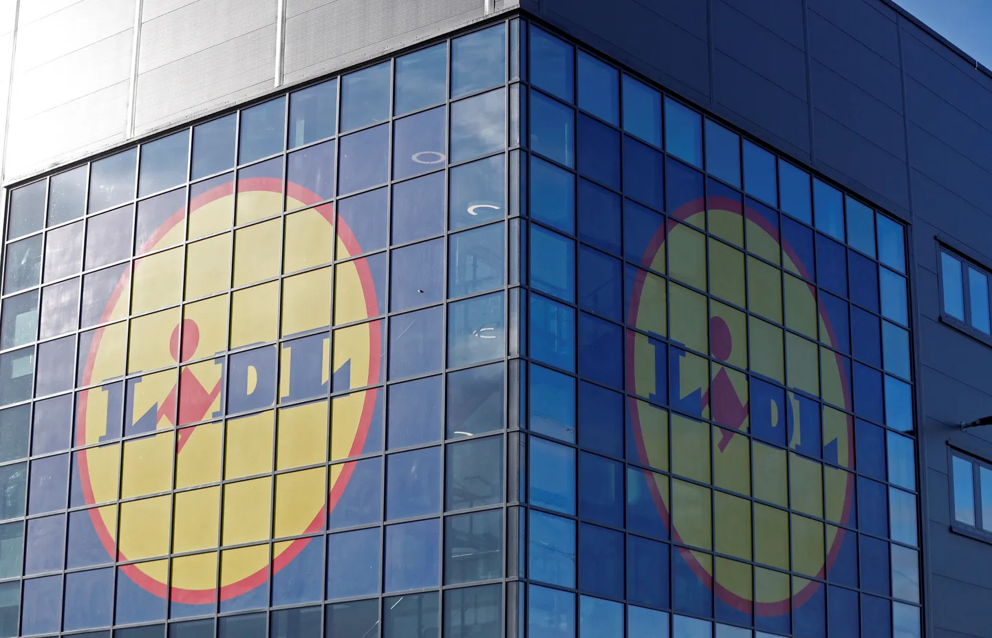 Lidl eemaldavad ebatervislikuks klassifitseeritud toiduainete pakendilt lõbusad tegelased, muutes nad lastele vähem atraktiivsemaks.