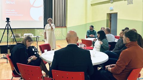 Toilaga ühinenud Jõhvi lükkas käima haridusreformi arutelud