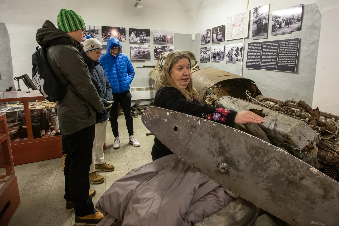 Pool sajandit vees ligunenud lennuk IL-2 pole ühes tükis ja läheb restaureerimisele, aga pakkus praeguselgi kujul Toila gümnasistidele kõige rohkem huvi. Sest näha oma silmaga lennukit, mis on päriselt sõjas osalenud, kuuliauke propelleris ning lennumasina võimsat ja rasket mootorit on midagi muud kui Youtube'ist videot vaadata.